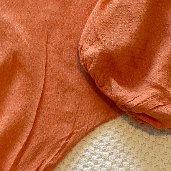 LOVESTITCH
Slit-Sleeve Drawstring - Picture 10 of 12